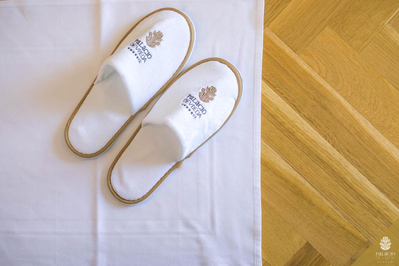 Hotel Palacio De Ubeda 5 G.L Eksteriør billede Slippers