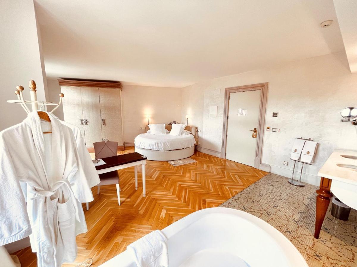 Hotel Palacio De Ubeda 5 G.L Eksteriør billede A suite at the Hotel de la Paix